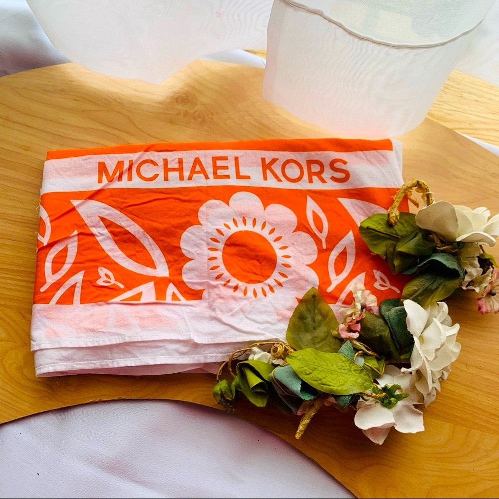 Michael Kors✨Hawaii Island Blanket Scarf